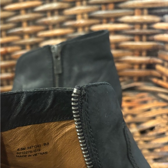 FRYE Womens Jennifer Bootie
Leather Pointed Toe Ankle Zip
Boots Black Sz 6.5 - Picture 6 of 15